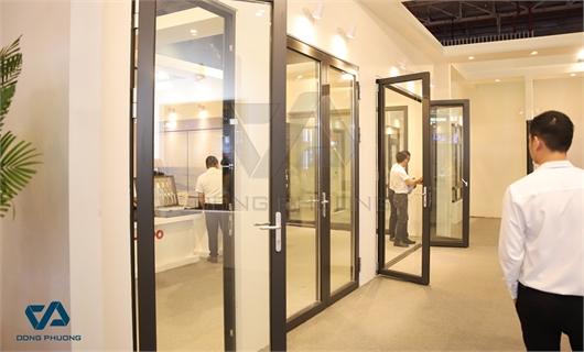 Cửa đi mở quay HOPO65